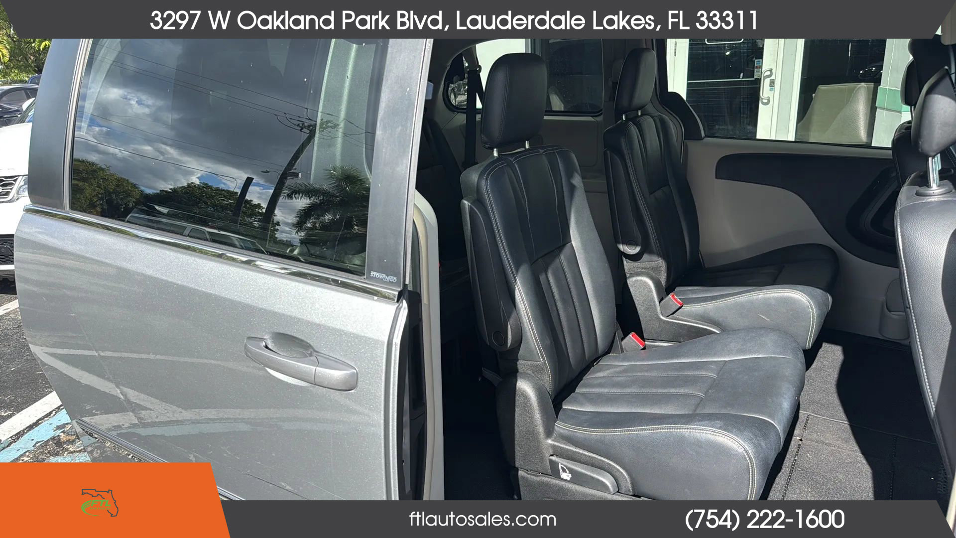 Used 2013 Chrysler Town & Country Touring image 19