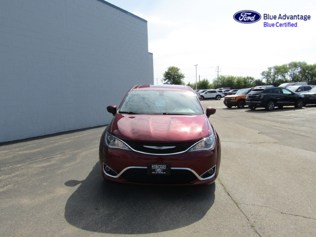 Used 2017 Chrysler Pacifica Touring Plus w/ Tire & Wheel Group FWD image 3