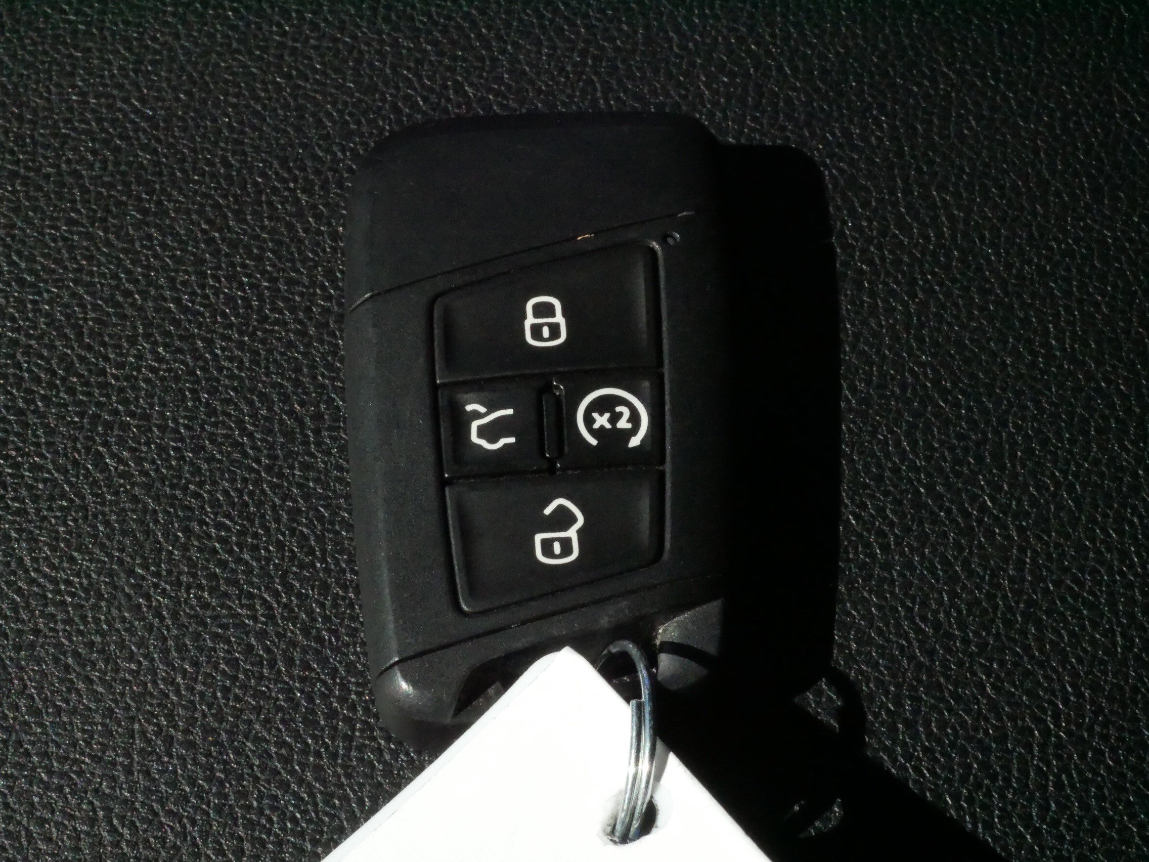 Used 2020 Volkswagen Atlas Cross Sport SEL AWD/4WD image 32