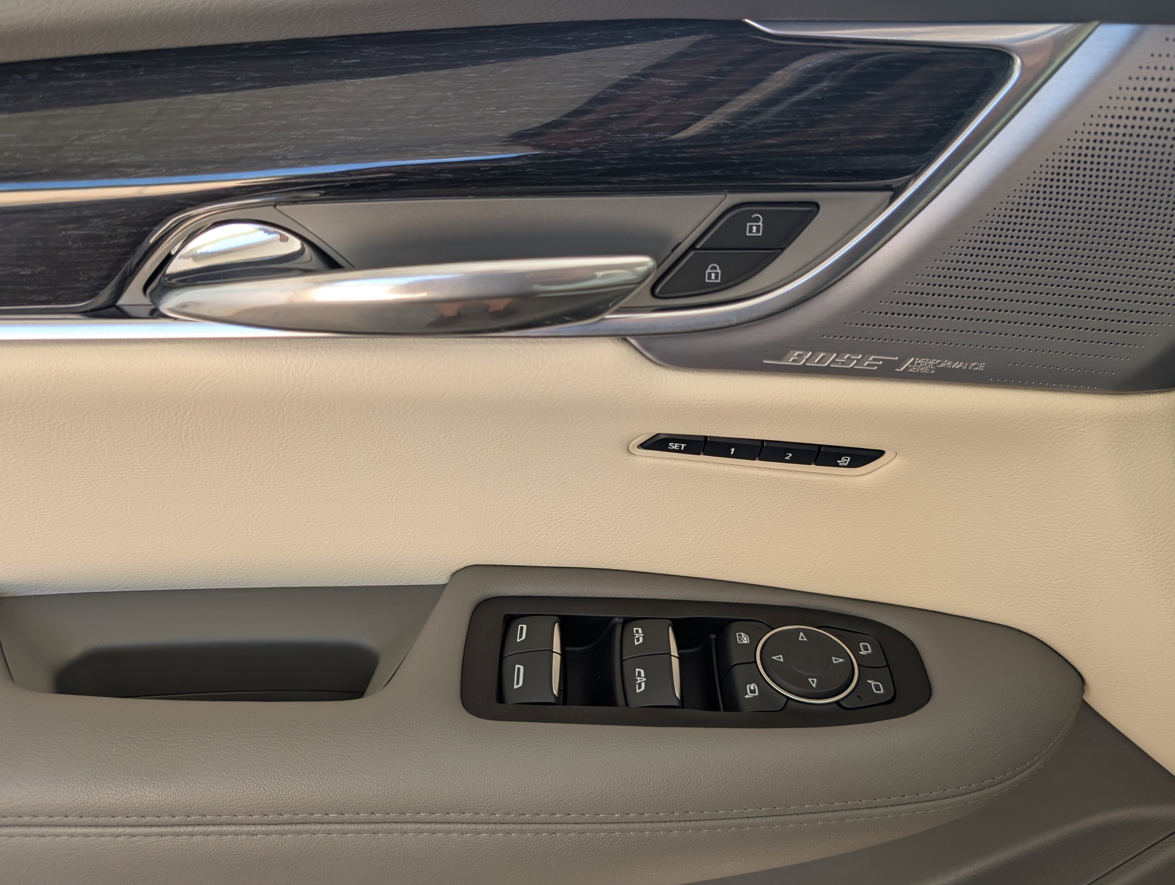 Used 2025 Cadillac XT6 Premium Luxury FWD image 14