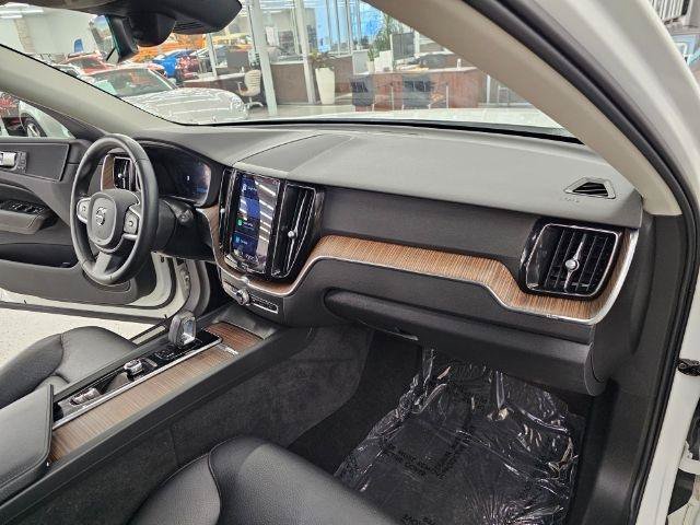Used 2022 Volvo XC60 B5 Momentum w/ Climate Package AWD/4WD image 8