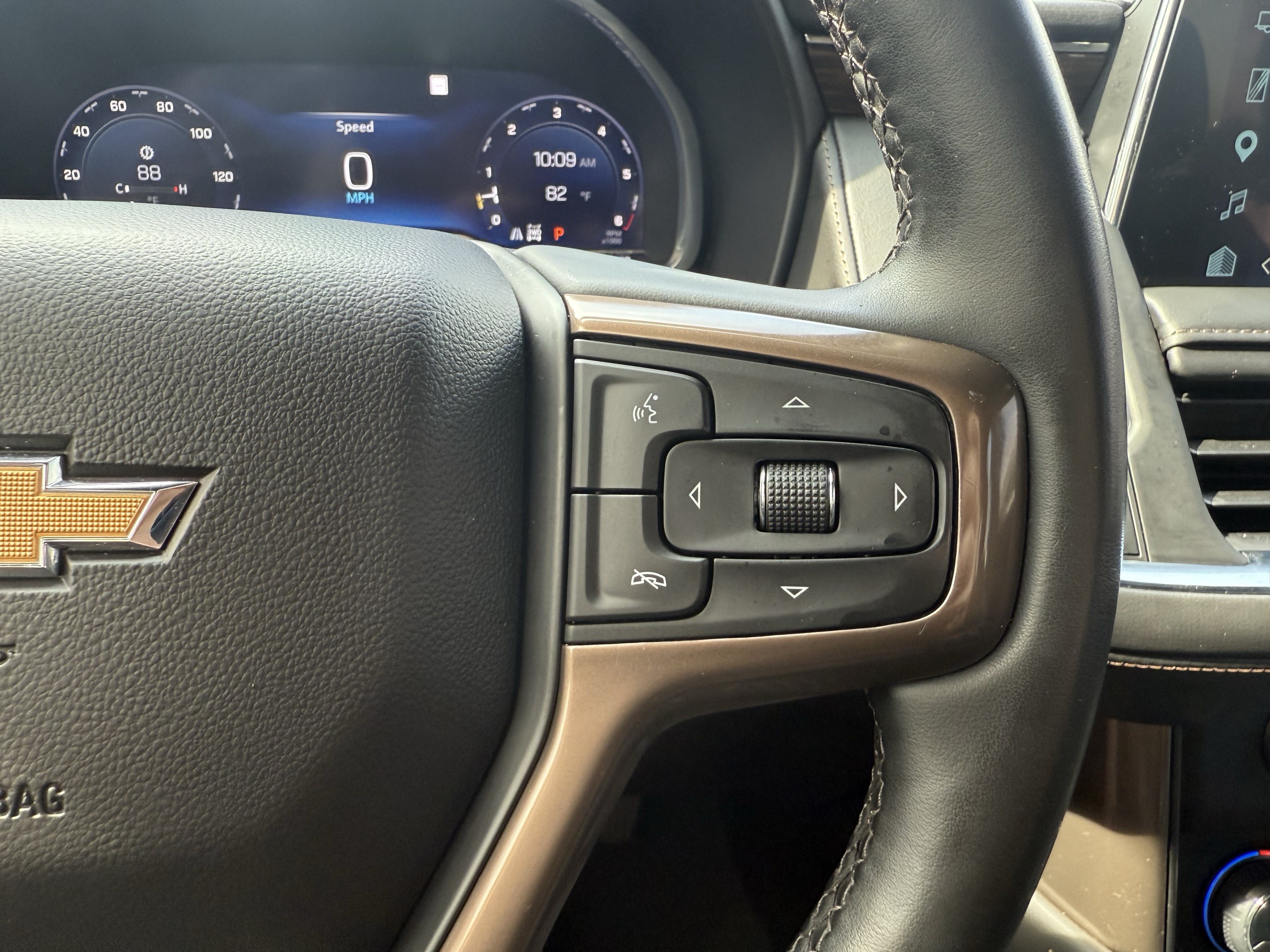 Used 2023 Chevrolet Suburban High Country w/ Premium Package AWD/4WD image 18