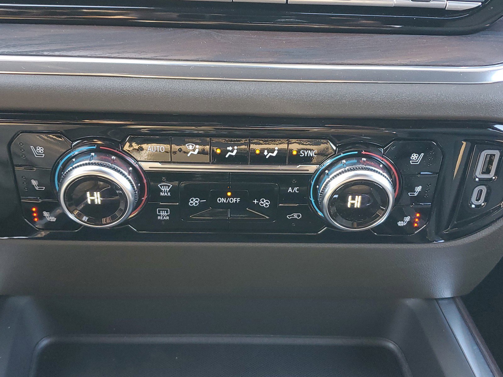 New 2025 GMC Sierra 2500 SLT w/ SLT Convenience Package image 32