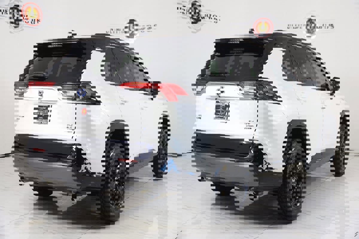 Used 2021 Toyota RAV4 XSE image 3