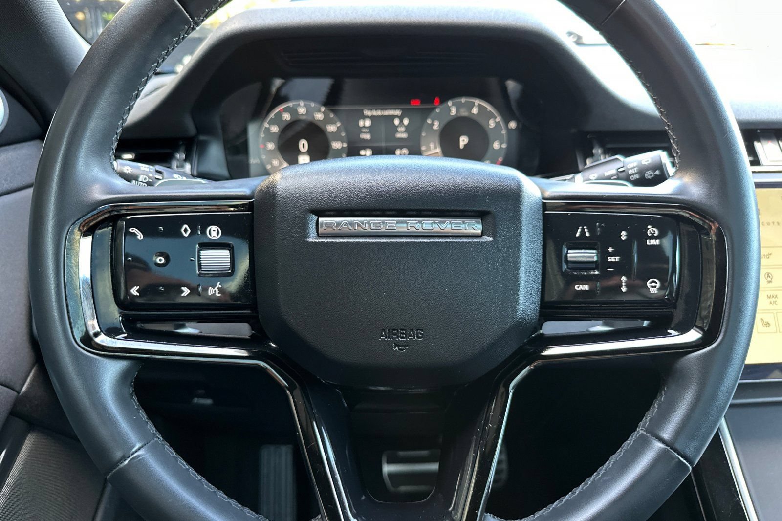 Used 2024 Land Rover Range Rover Evoque Dynamic SE AWD/4WD image 25