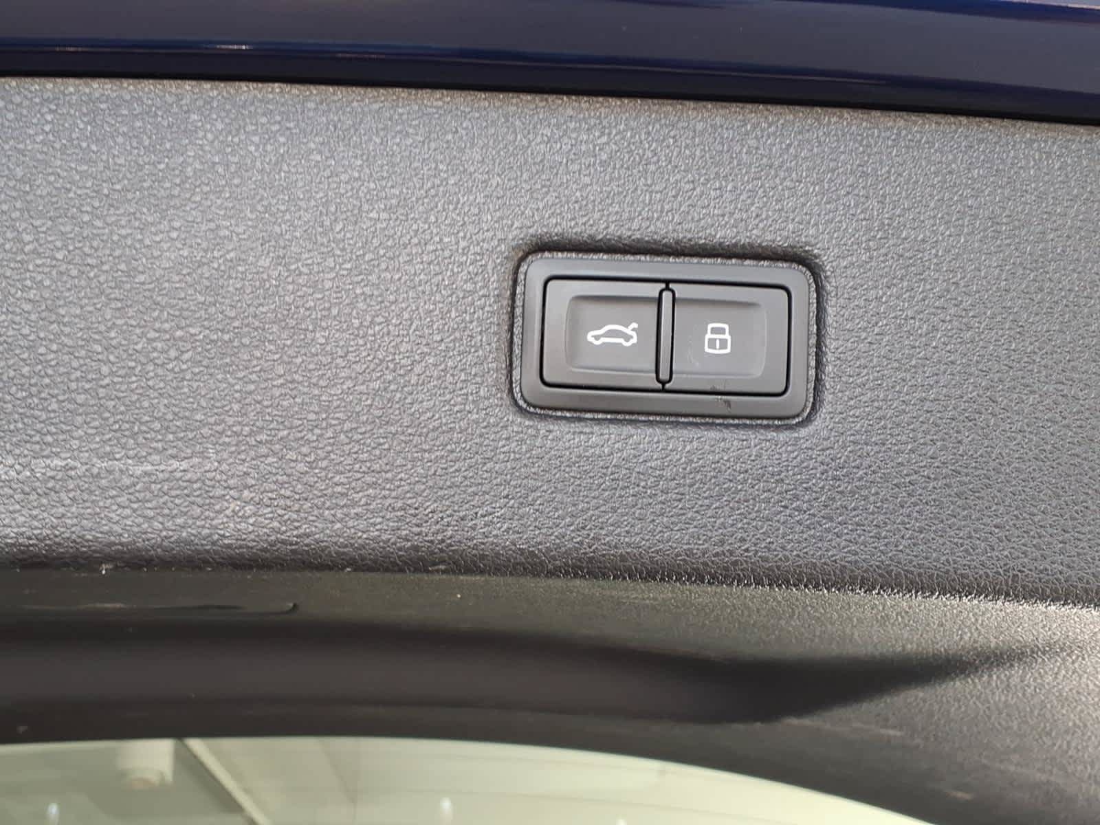 Used 2023 Audi Q7 2.0T Premium w/ Convenience Package AWD/4WD image 11