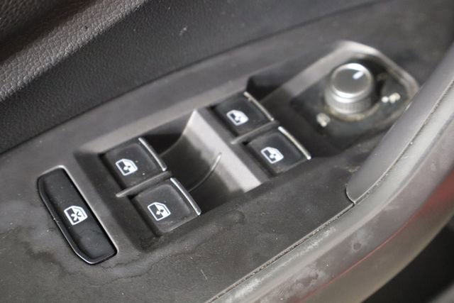 Used 2023 Volkswagen Jetta SE w/ Panoramic Sunroof Package image 21