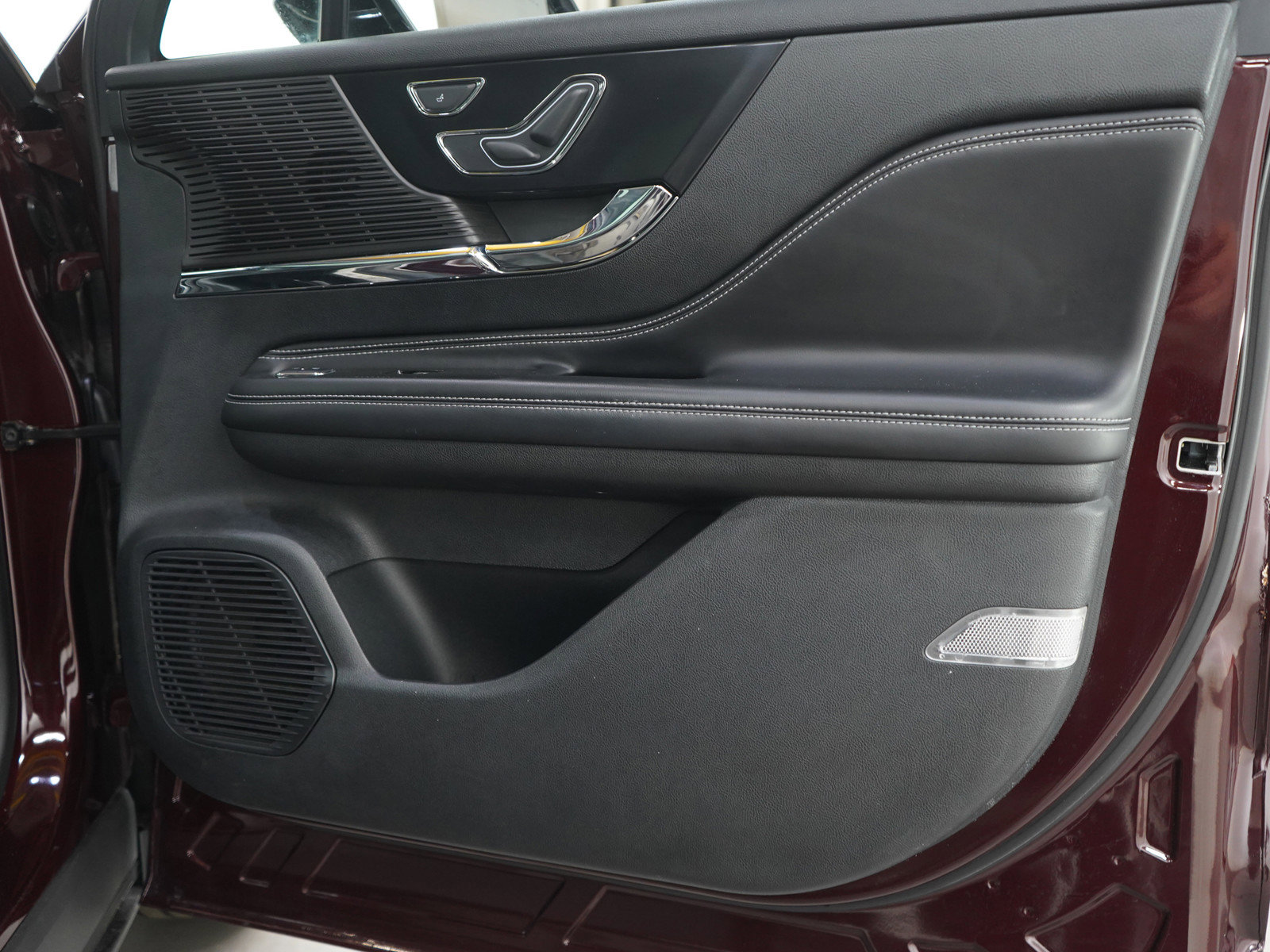 Used 2021 Lincoln Corsair AWD w/ Premium Package image 9