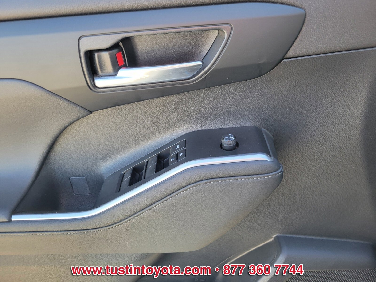 Certified 2023 Toyota Highlander XLE image 17