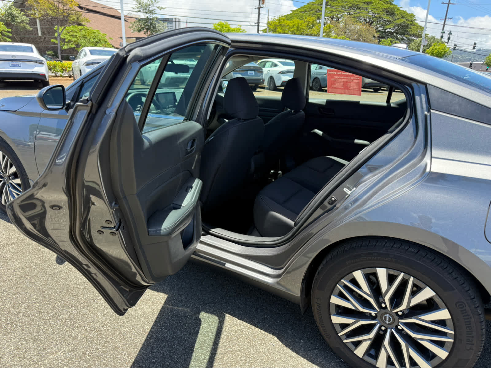 Used 2024 Nissan Altima 2.5 SV FWD image 9