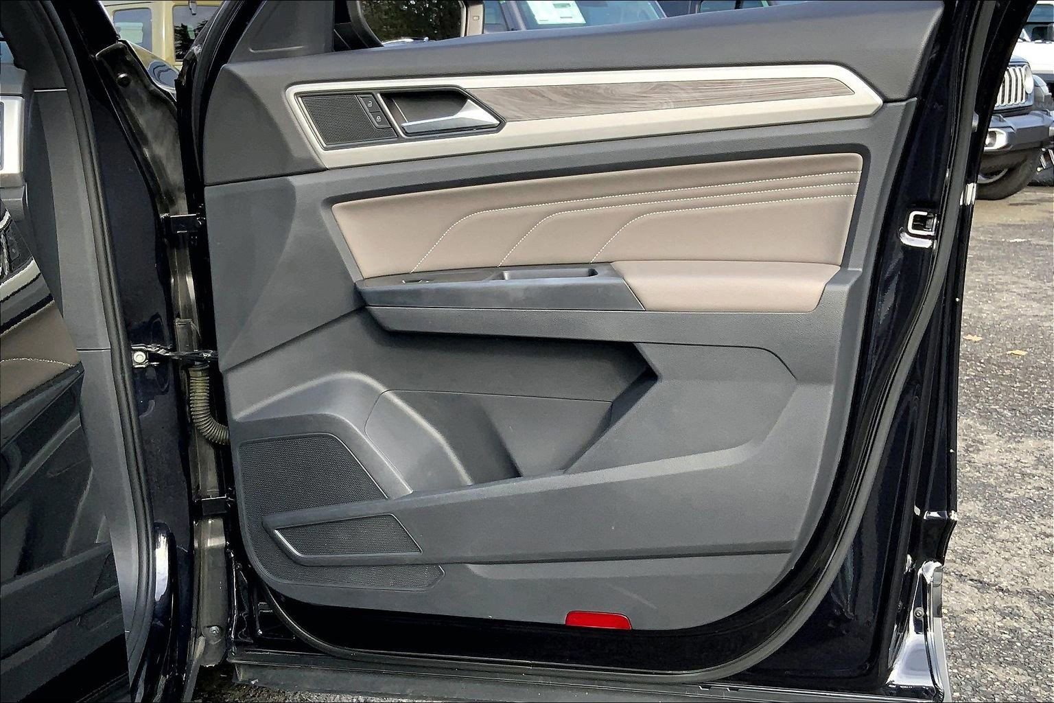 Used 2021 Volkswagen Atlas Cross Sport SE image 22