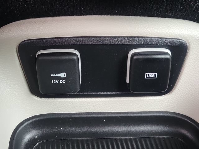 Used 2019 Chrysler Pacifica Touring-L FWD image 16