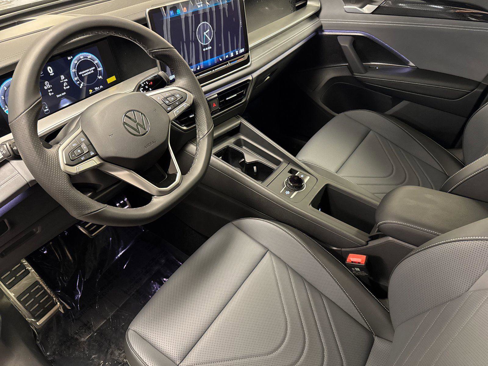 New 2026 Volkswagen Tiguan SE R-Line image 9