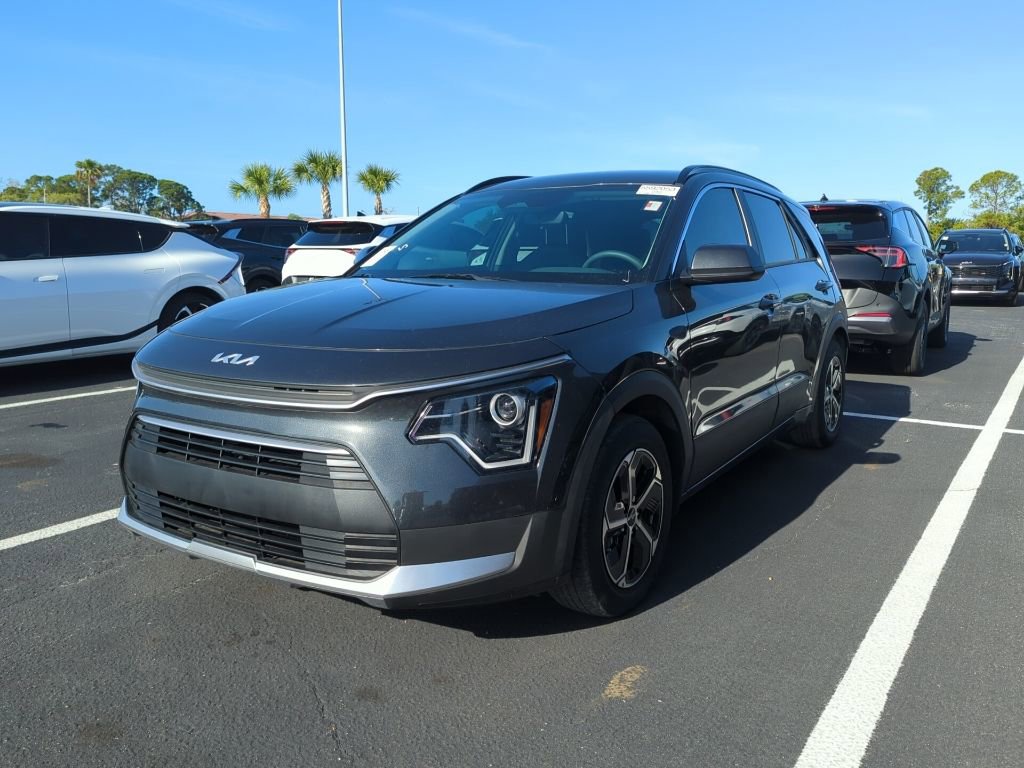 Certified 2024 Kia Niro LX image 4
