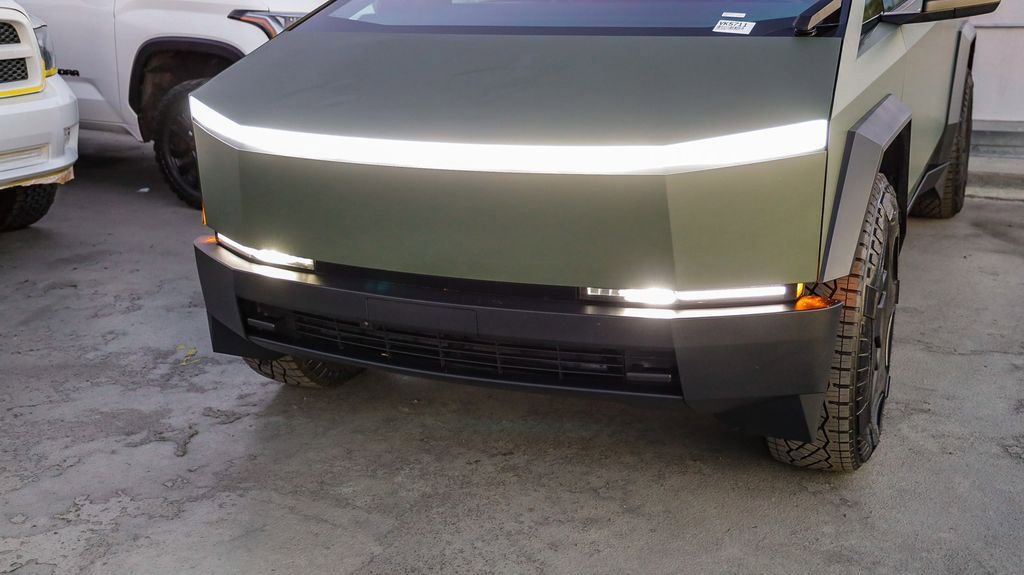 Used 2024 Tesla Cybertruck AWD Crew Cab image 6