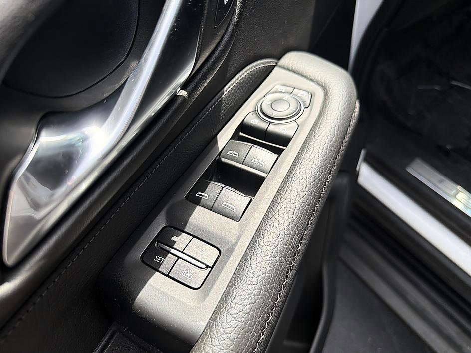 Used 2023 GMC Yukon Denali AWD/4WD image 10