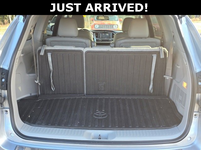 Used 2016 Toyota Highlander Limited image 9
