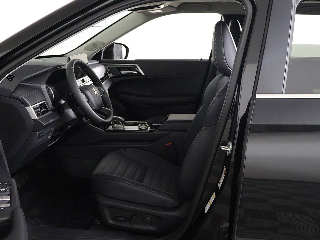 New 2025 Mitsubishi Outlander SE image 27