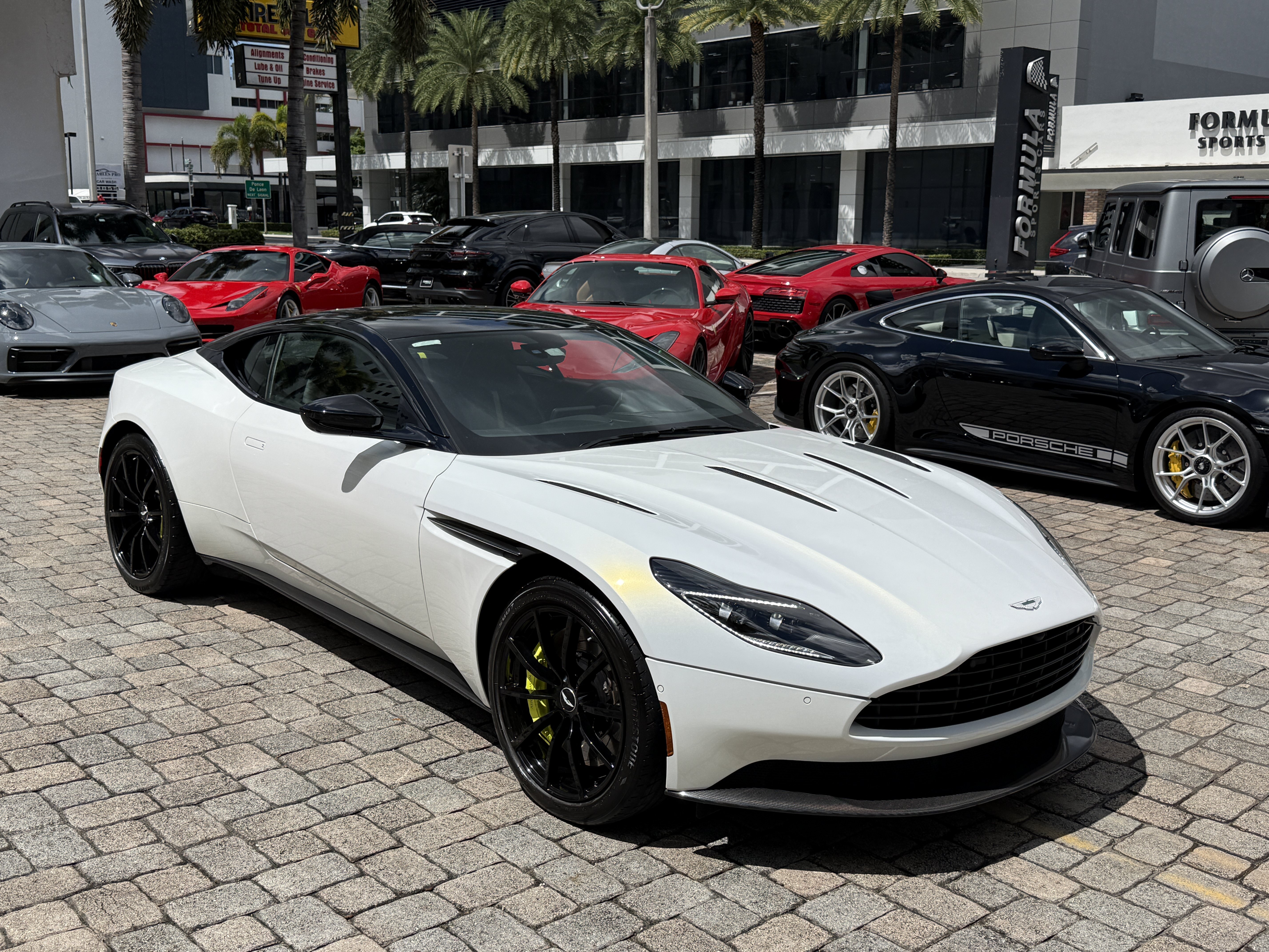 Used 2020 Aston Martin DB11 AMR RWD image 6