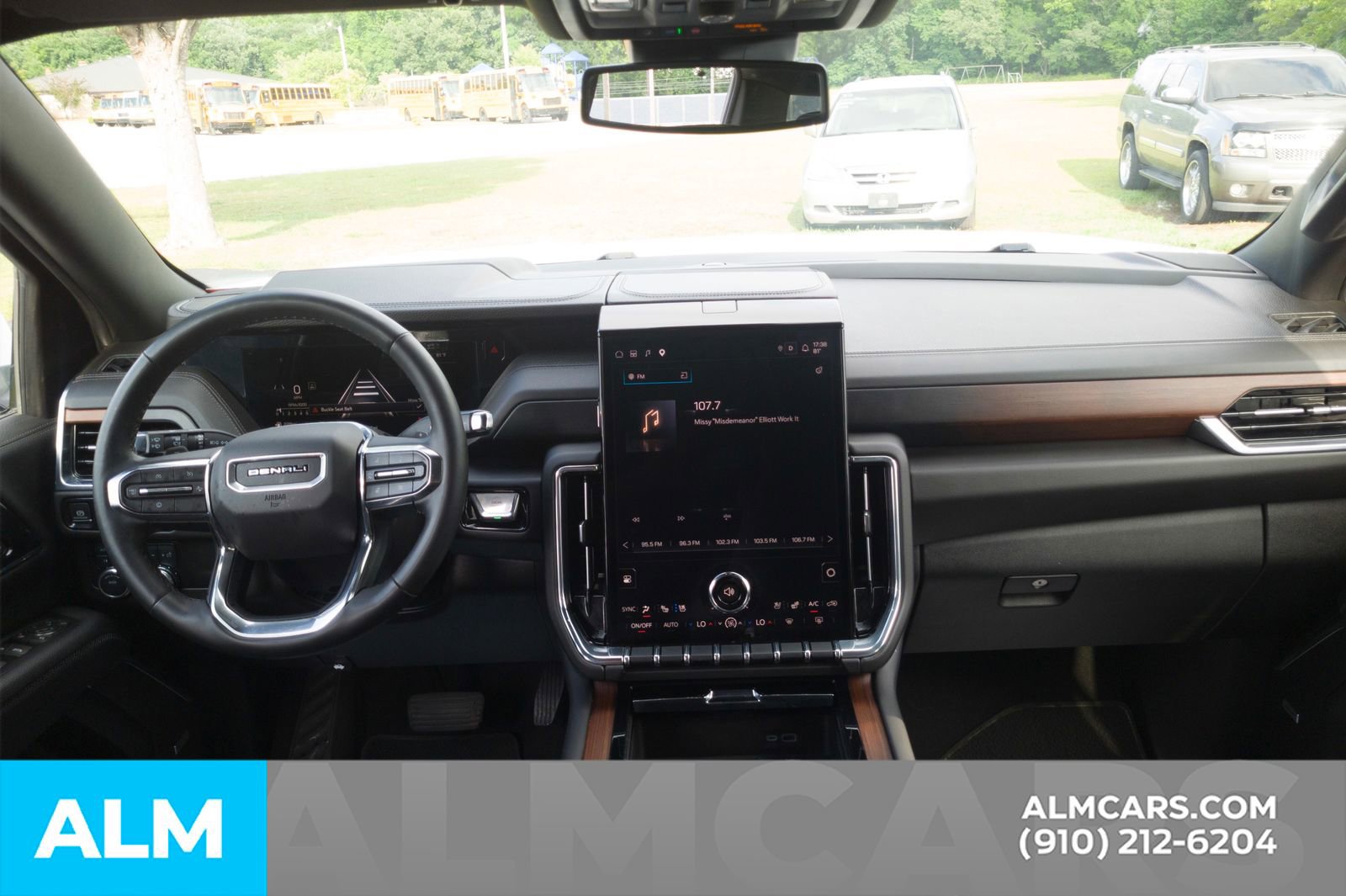 Used 2025 GMC Yukon XL Denali AWD/4WD image 22
