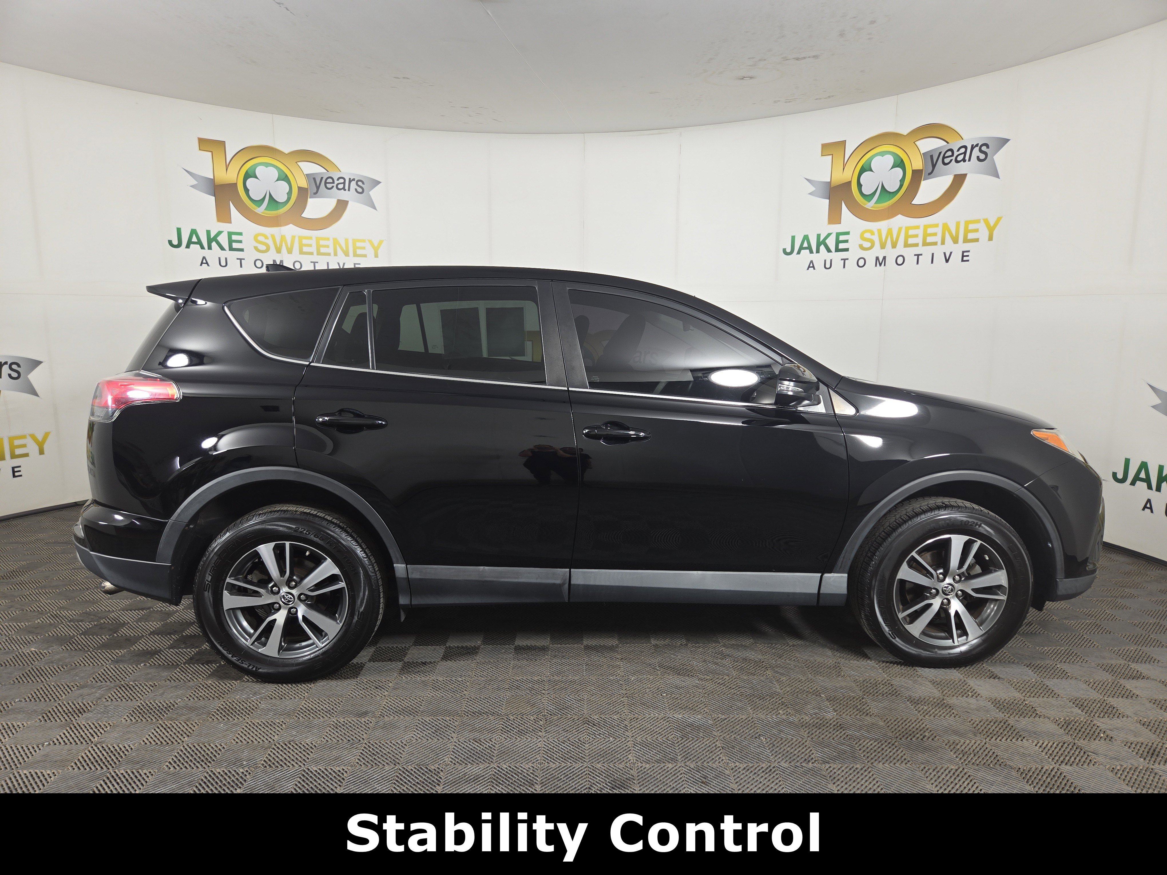 Used 2018 Toyota RAV4 XLE AWD/4WD image 9