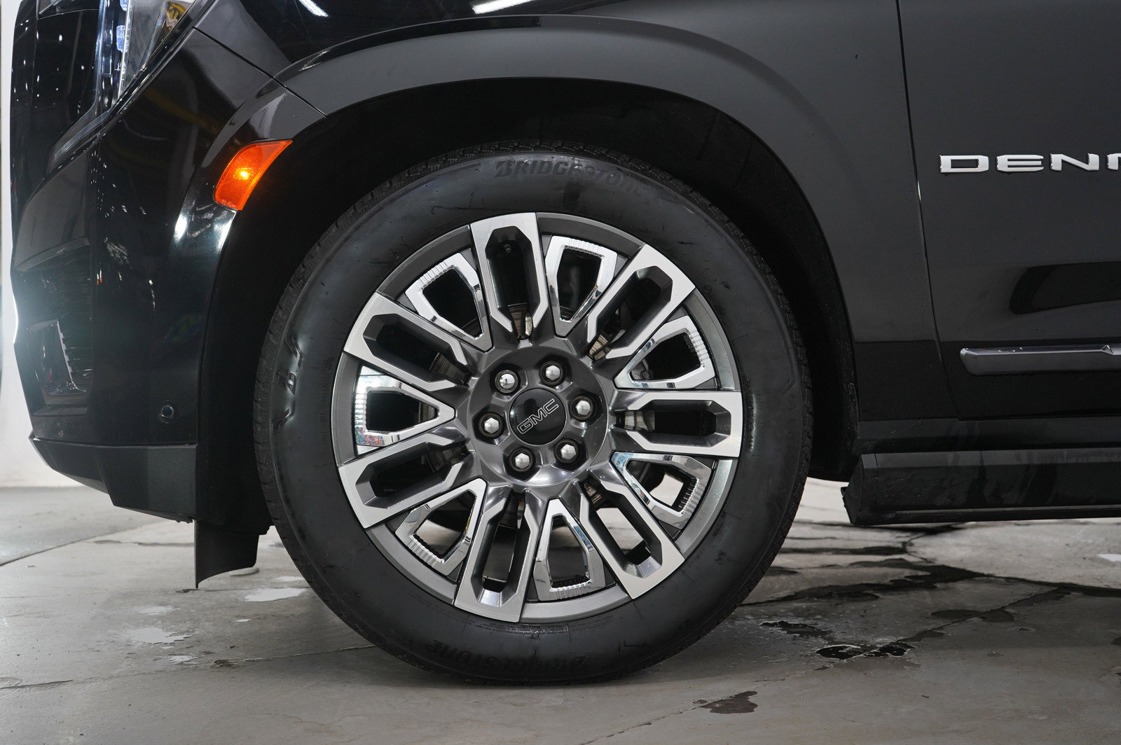 Used 2024 GMC Yukon Denali Ultimate image 32