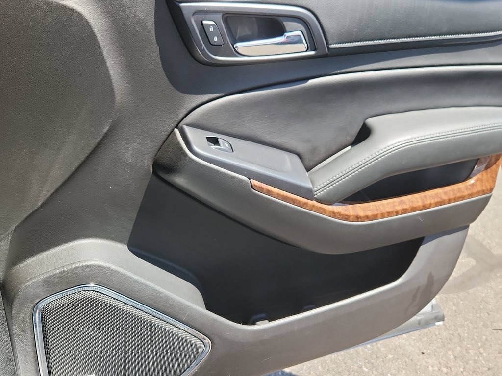Used 2018 Chevrolet Suburban Premier AWD/4WD image 16
