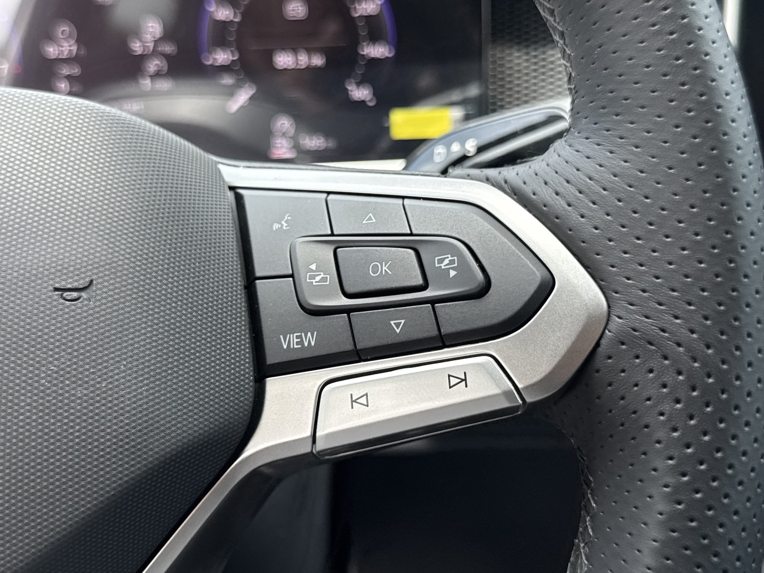New 2026 Volkswagen Tiguan SE R-Line FWD image 30