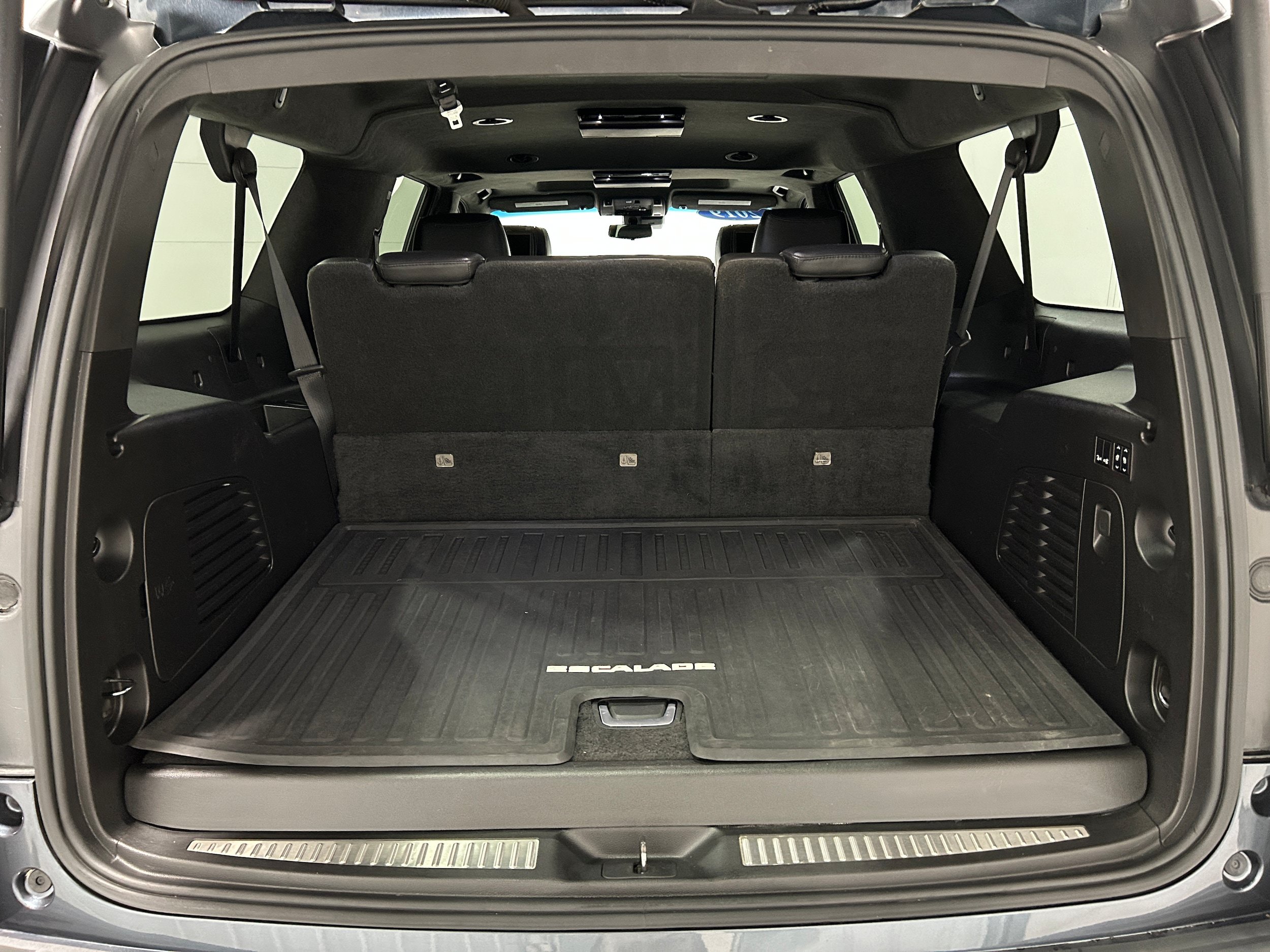 Used 2019 Cadillac Escalade ESV Platinum AWD/4WD image 39