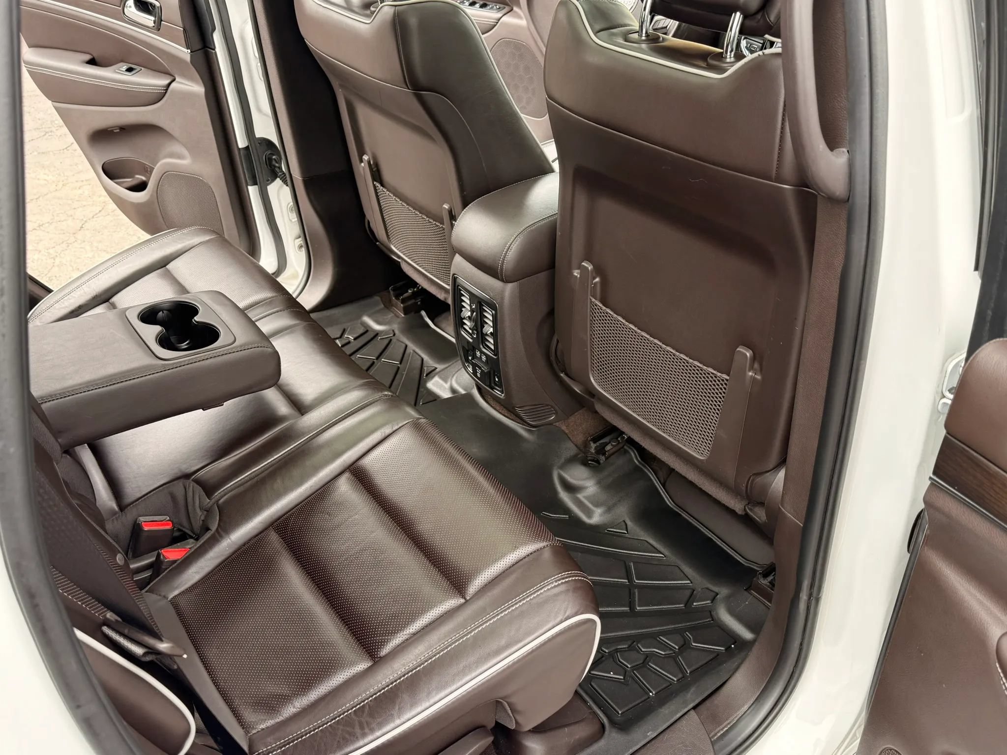 Used 2019 Jeep Grand Cherokee Overland AWD/4WD image 16