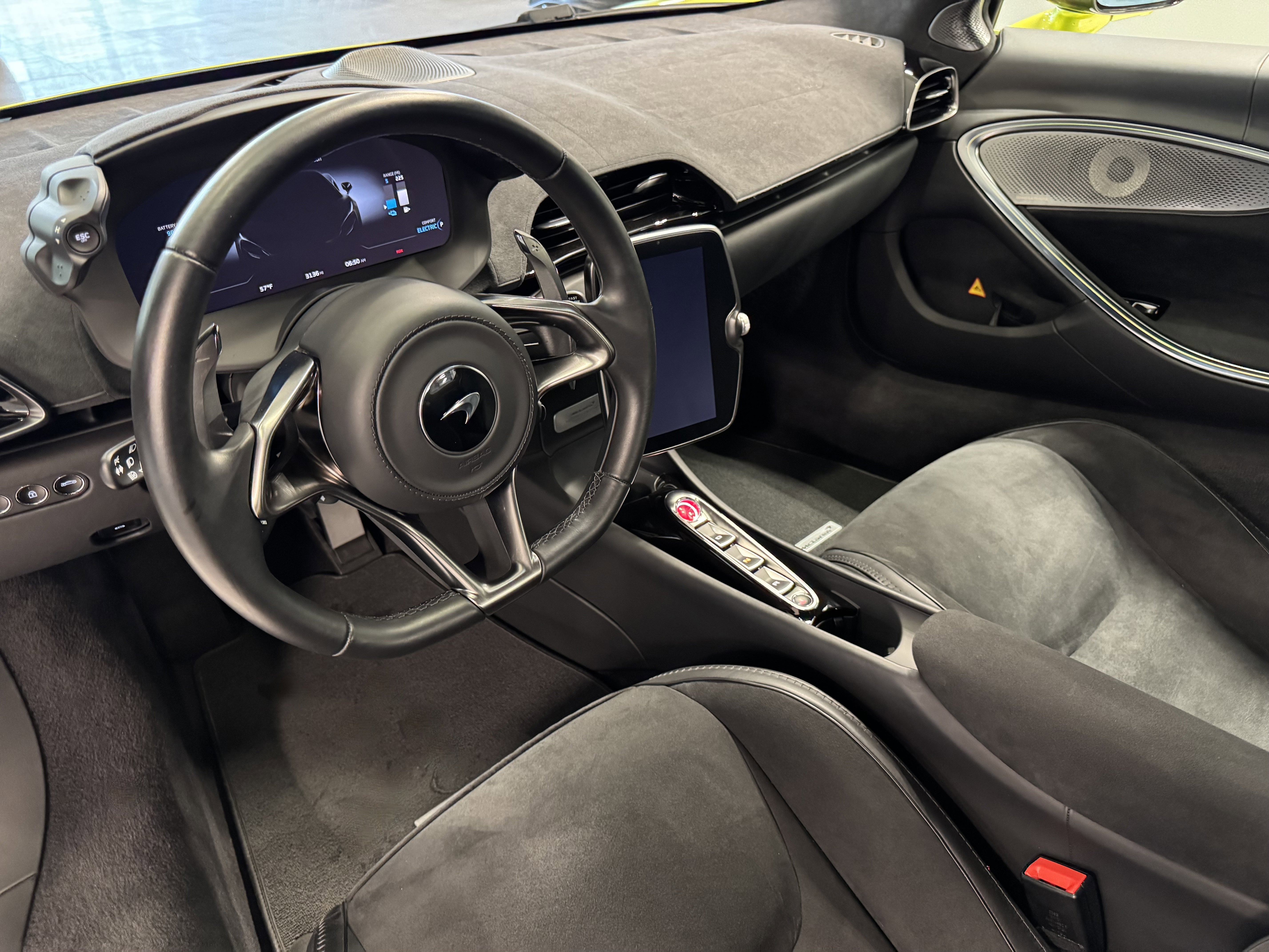 Used 2023 McLaren Artura image 11