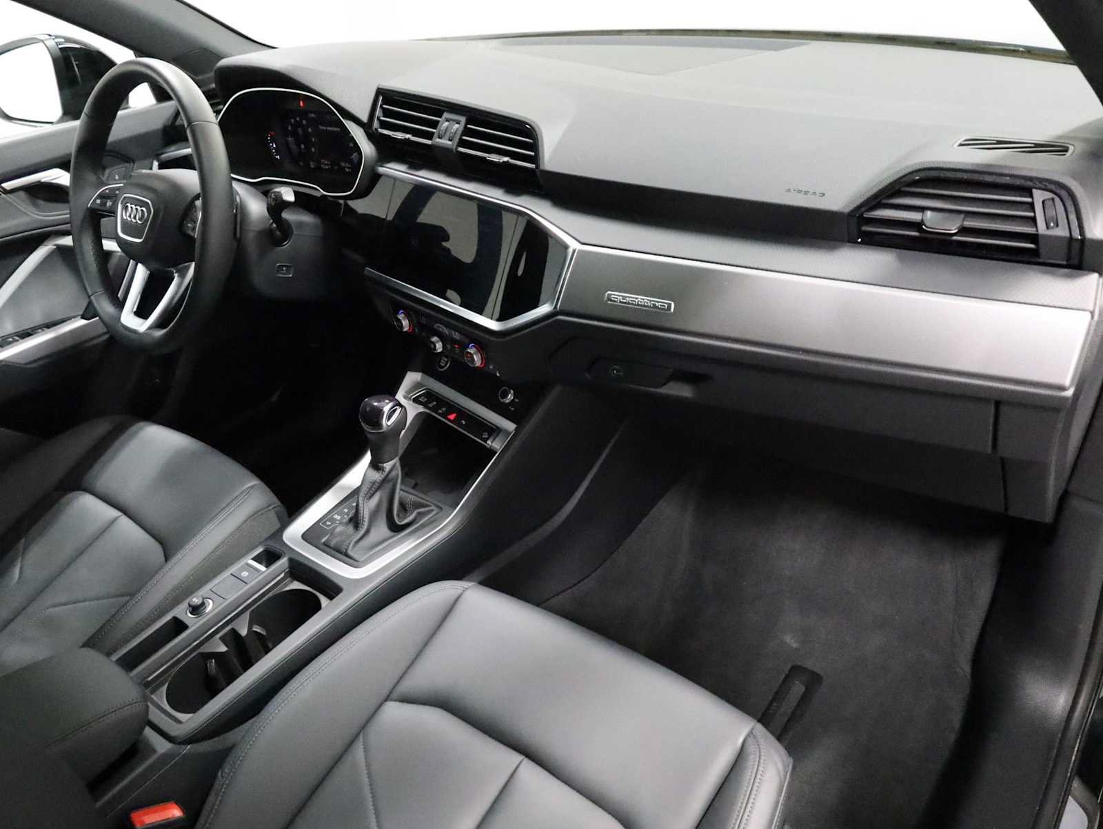 Certified 2025 Audi Q3 2.0T Premium w/ Convenience Package AWD/4WD image 6