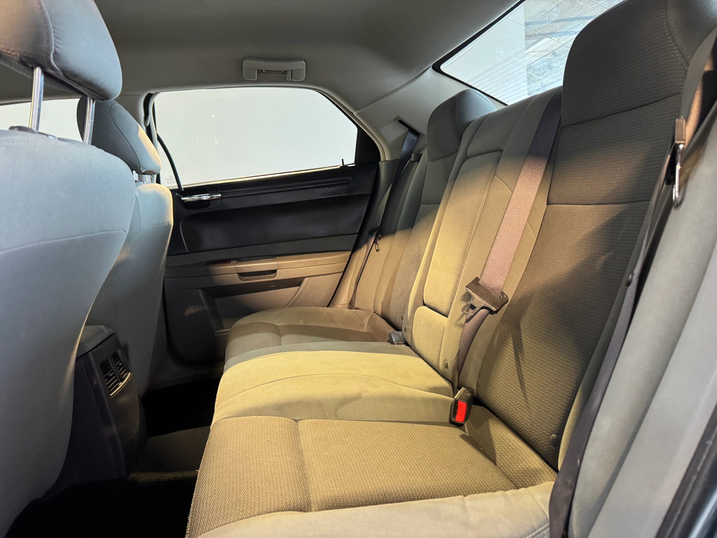 Used 2005 Chrysler 300 RWD image 22