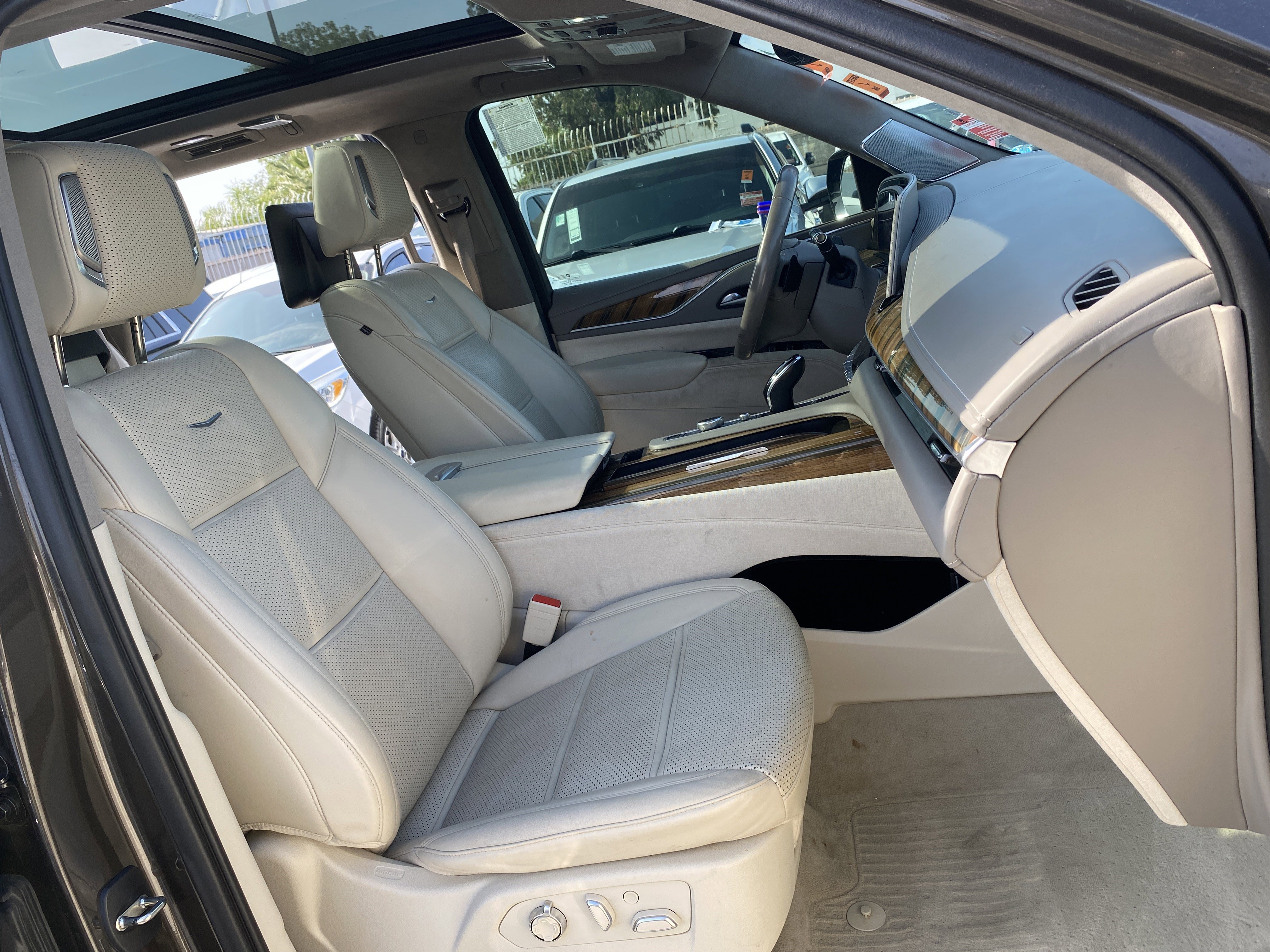 Used 2021 Cadillac Escalade Premium Luxury Platinum image 29