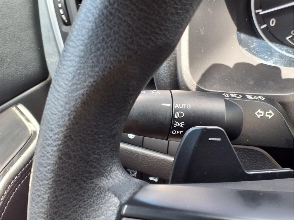 Used 2024 Nissan Rogue SV FWD image 17