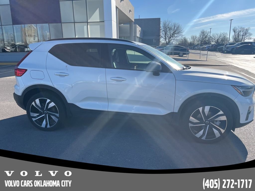 Certified 2025 Volvo XC40 B5 Plus image 4