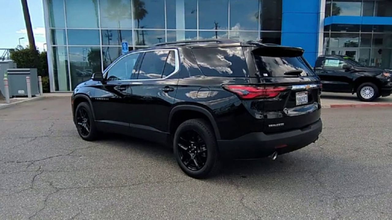 Used 2023 Chevrolet Traverse LT FWD image 6