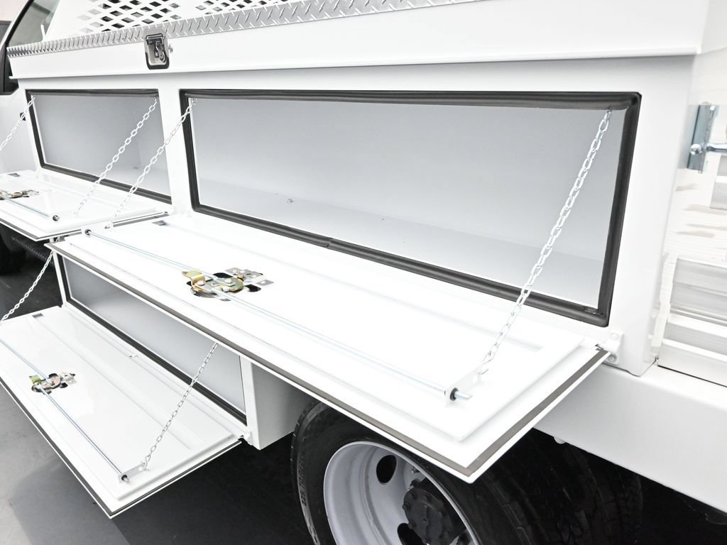New 2025 Ford F550 4x4 Regular Cab Super Duty image 18