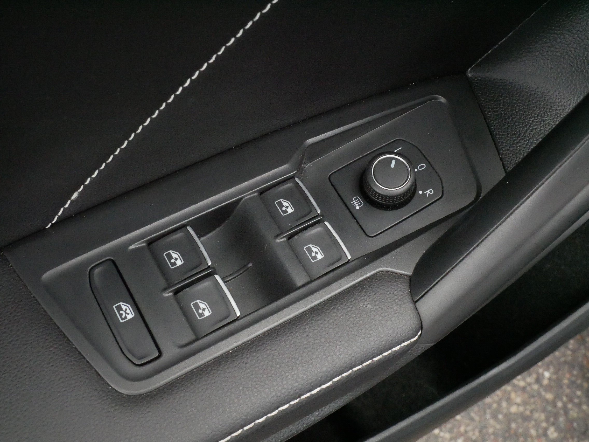Certified 2024 Volkswagen Tiguan SE AWD/4WD image 19