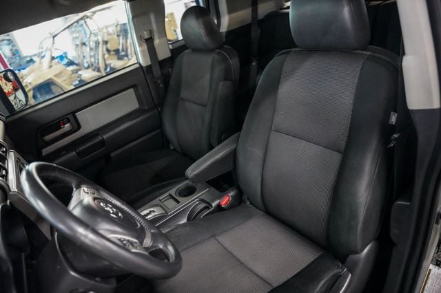 Used 2011 Toyota FJ Cruiser 4WD w/ Upgrade Pkg image 4