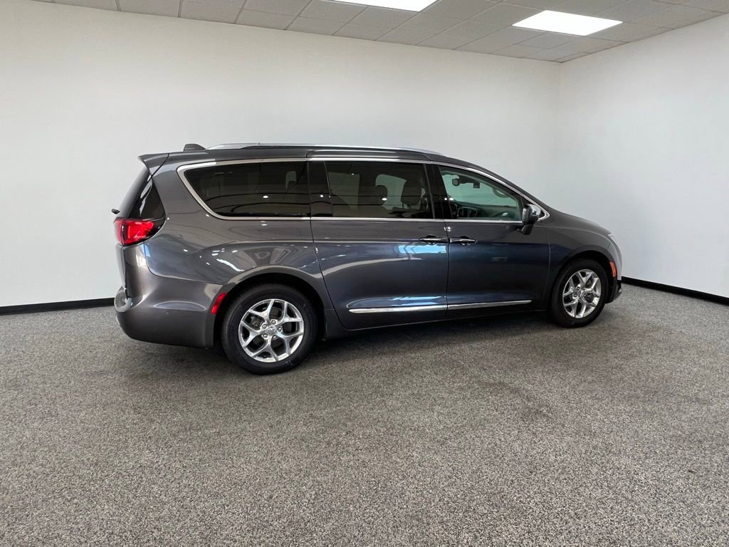 Used 2017 Chrysler Pacifica Limited w/ Advanced Safetytec Group image 23