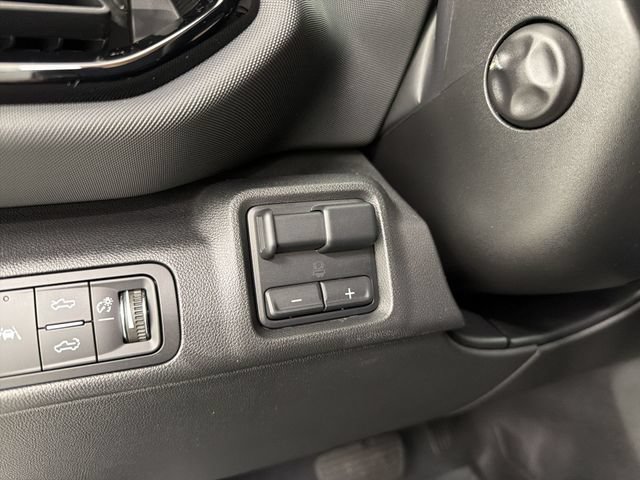 Certified 2025 Chevrolet Silverado EV RST AWD/4WD image 32
