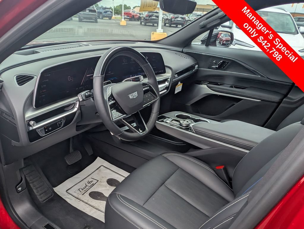 Used 2025 Cadillac Lyriq Luxury w/ LPO, Floor Liner Package AWD/4WD image 13