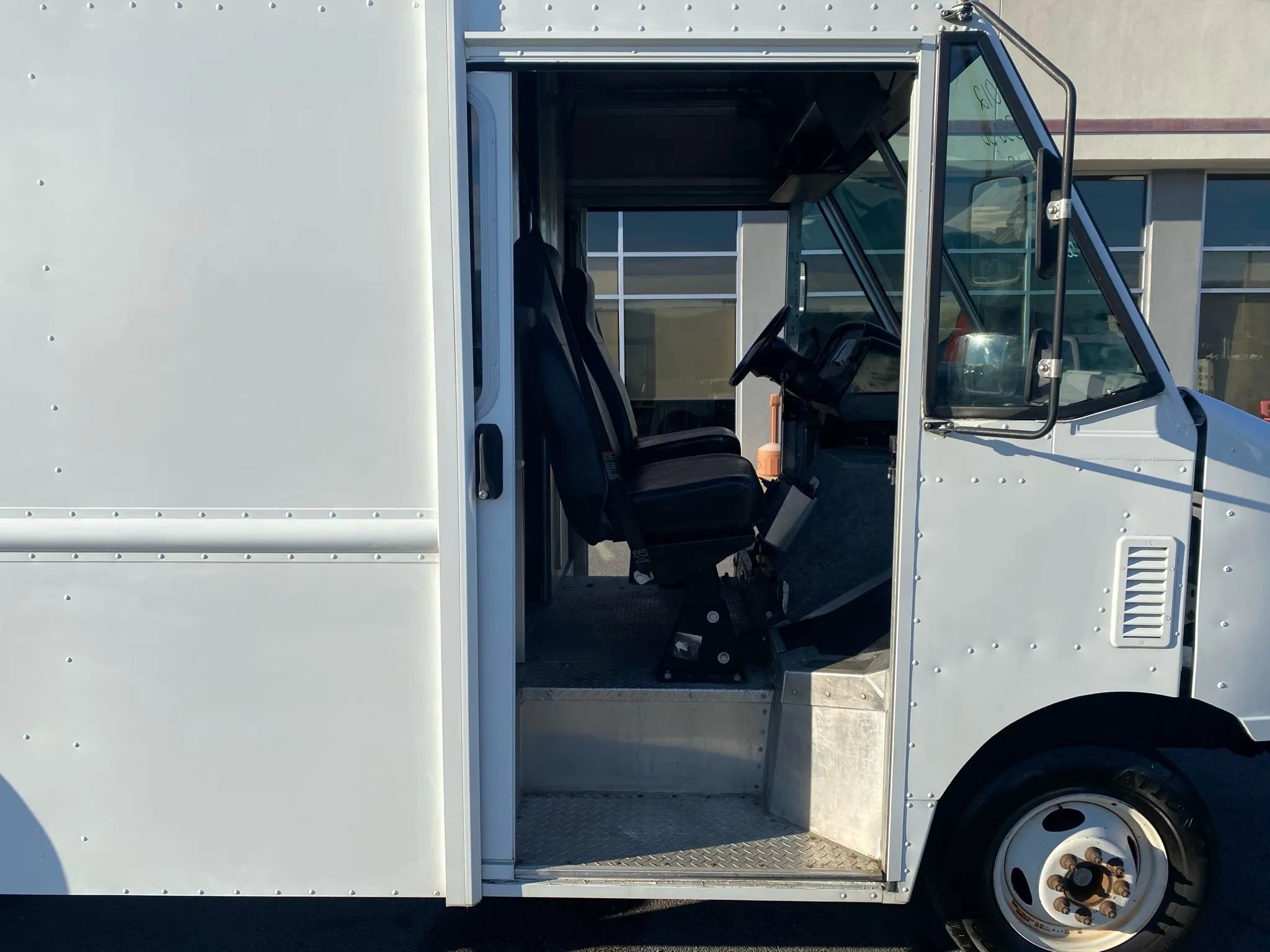 Used 2012 Ford E-350 and Econoline 350 Super Duty w/ Air Conditioning Prep Pkg RWD image 15