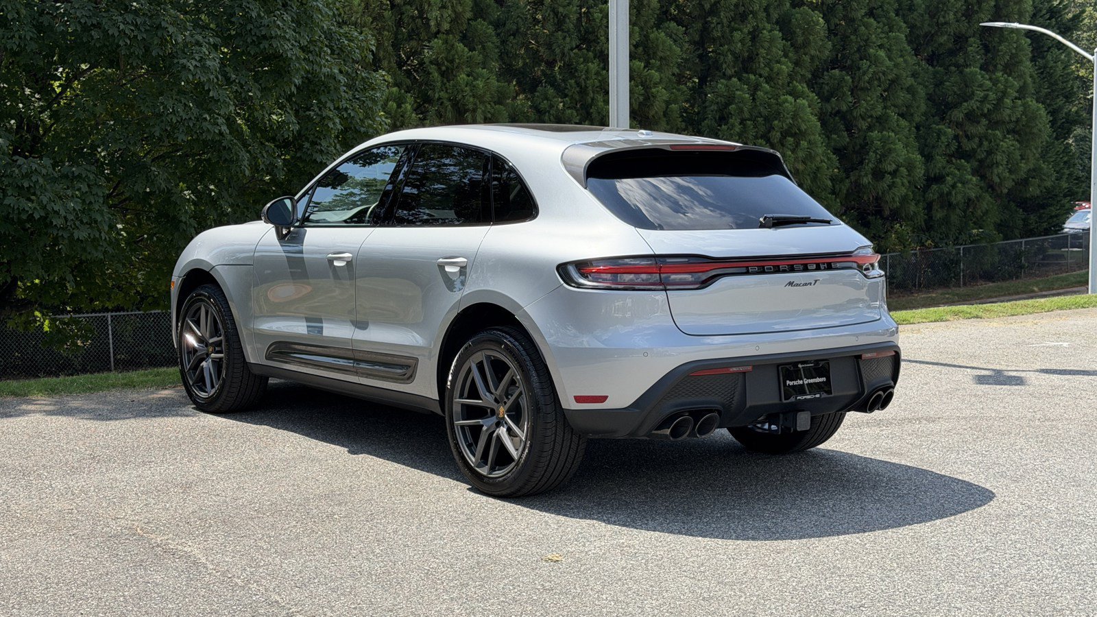 Certified 2026 Porsche Macan Turbo AWD/4WD image 3