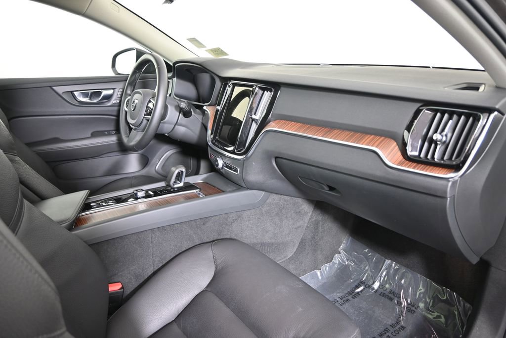 Used 2025 Volvo V60 B5 Cross Country Plus AWD/4WD image 15