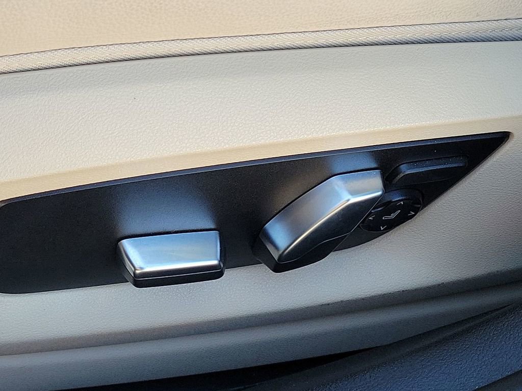 Used 2022 BMW 540i xDrive w/ Convenience Package image 27