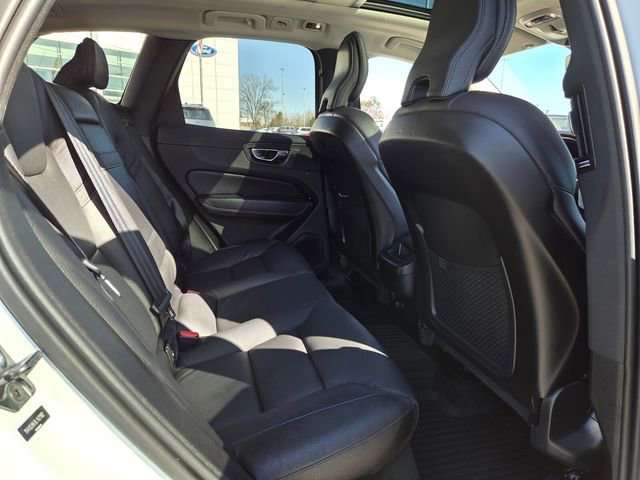 Used 2020 Volvo XC60 T5 Momentum w/ Protection Package image 14