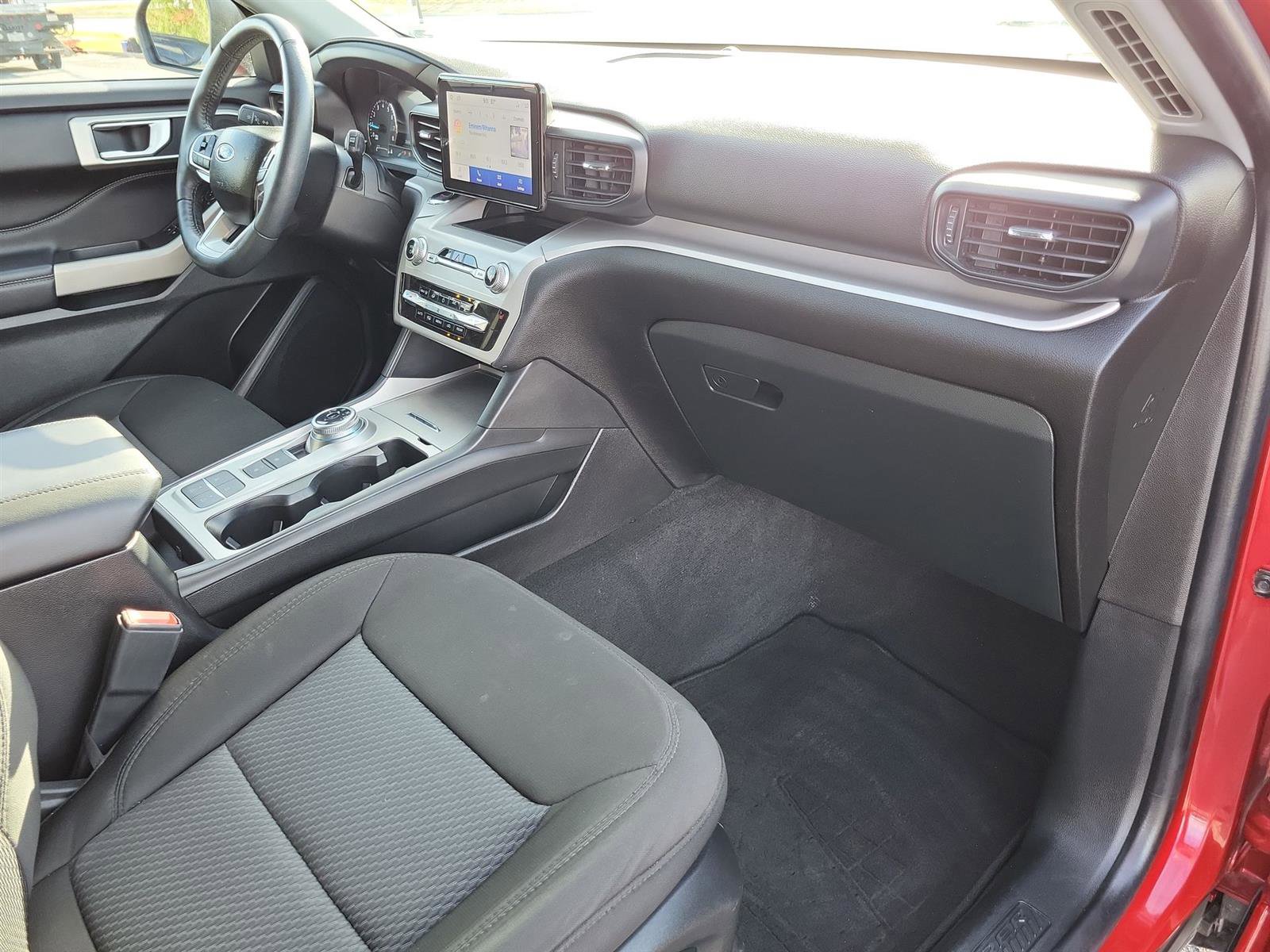 Used 2023 Ford Explorer XLT image 26