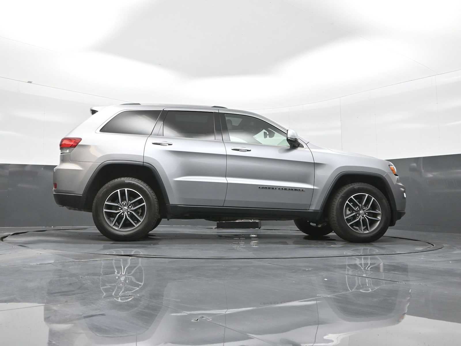 Used 2021 Jeep Grand Cherokee Limited w/ Luxury Group II AWD/4WD image 32